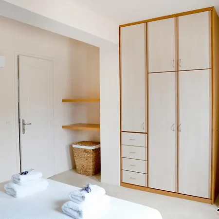 Charming Stone 1 - Minutes From Port *